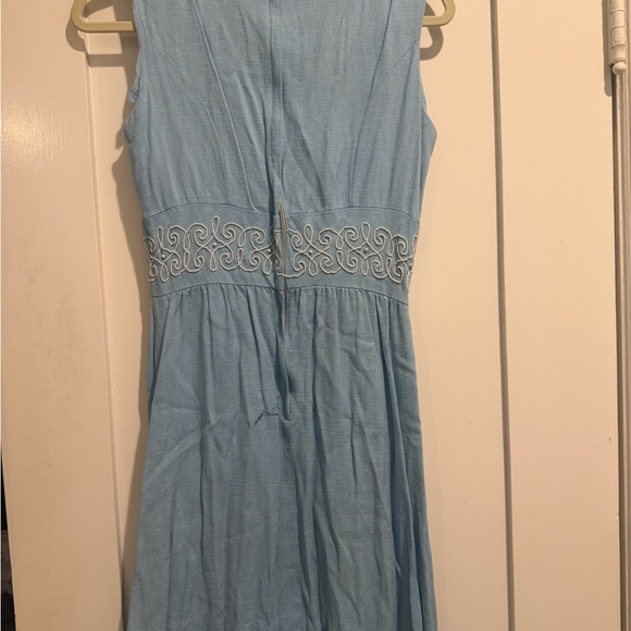Vintage mod Light Blue Sleeveless Dress with Embroidered Waist - Picture 7 of 13